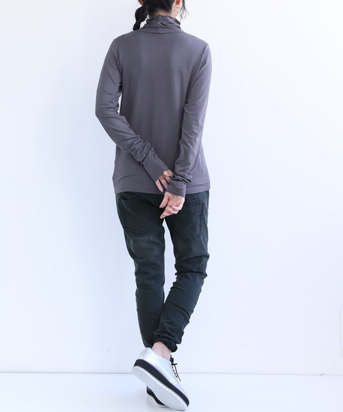 osharewalker(オシャレウォーカー)の「タートルネックモチモチロンT(Tシャツ/カットソー・レディース・ホワイト/ブラック/ネイビー/グレー/ボルドー/モカ/ホワイト×ブラック/ブルーグリーン/ブラック系その他・1/2)」の16枚目の写真
