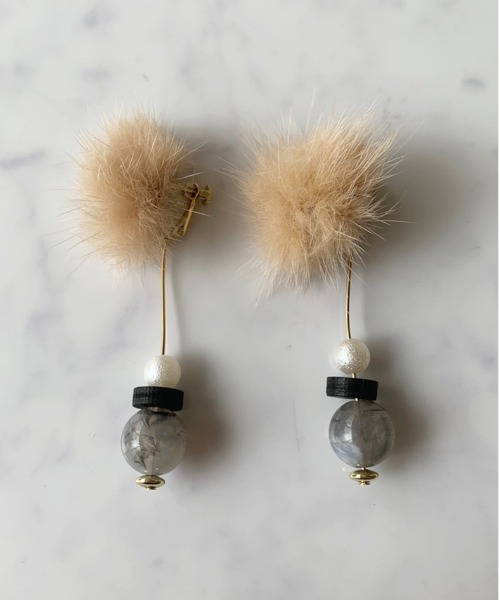 Port（ポート）の「ロングファー ストーン コーデュロイ イヤリング（イヤリング・レディース・ベージュ/ネイビー/グレー/ピンク/ライトブラウン/グレー系その他・FREE）」の3枚目の写真