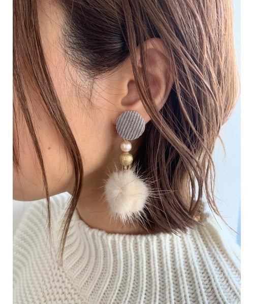 Port（ポート）の「ロングファー ストーン コーデュロイ イヤリング（イヤリング・レディース・ベージュ/ネイビー/グレー/ピンク/ライトブラウン/グレー系その他・FREE）」の9枚目の写真