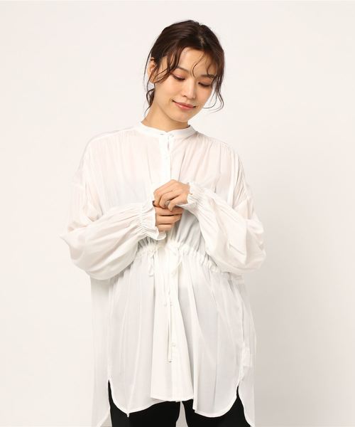 archives(アルシーヴ)の「ヨークギャザードロストブラウス(シャツ/ブラウス・レディース・ブラック/ベージュ/オフホワイト・MEDIUM)」の2枚目の写真