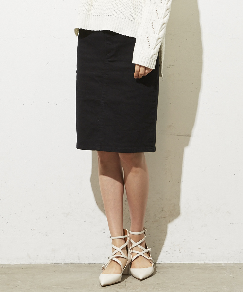 MID by MIDWEST(ミッド バイ ミッドウエスト)の「MID by MIDWEST デニムタイトミディスカート(デニムスカート・レディース・ブラック/ダークブルー・2/1/3)」の1枚目の写真