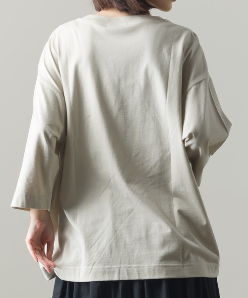OMNES(オムネス)の「ファインコットン プリント七分袖Tシャツ(Tシャツ/カットソー・レディース・ホワイト/ブラック/ベージュ/カーキ・FREE)」の17枚目の写真