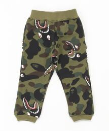 A BATHING APE（アベイシングエイプ）の「SHARK 1ST CAMO SWEAT