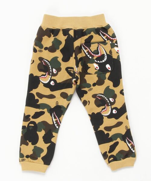 A BATHING APE（アベイシングエイプ）の「SHARK 1ST CAMO SWEAT