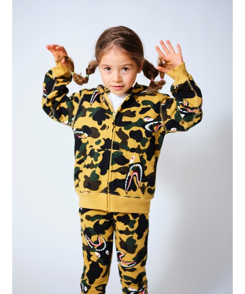 A BATHING APE（アベイシングエイプ）の「SHARK 1ST CAMO SWEAT