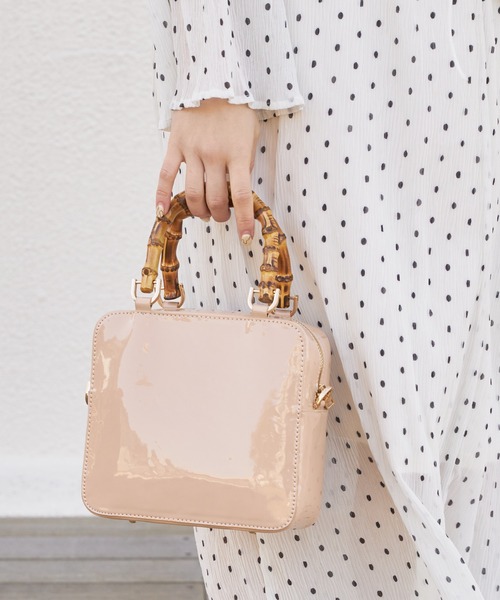 Chico（チコ）の「バンブーハンドルエナメルバッグ（ハンドバッグ・レディース・アイボリー/ブラック/ベージュ・FREE）」の3枚目の写真