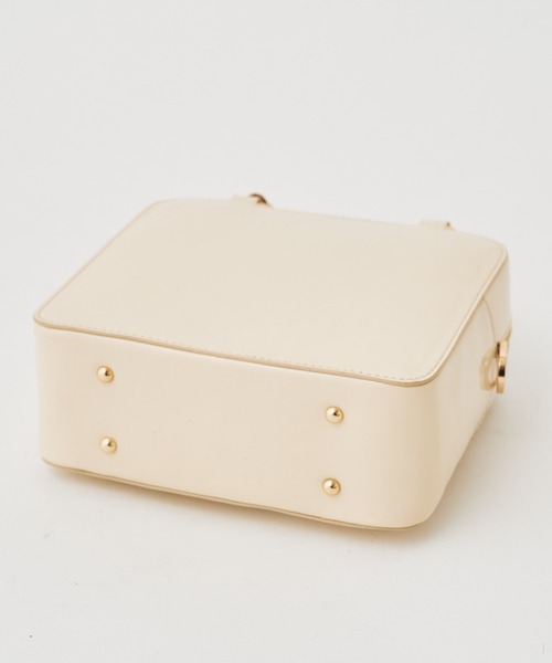 Chico（チコ）の「バンブーハンドルエナメルバッグ（ハンドバッグ・レディース・アイボリー/ブラック/ベージュ・FREE）」の4枚目の写真