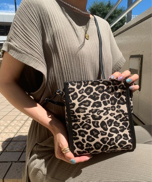 Ober Tashe（オーバータッシェ）の「シンシアカラフルショルダー（ショルダーバッグ・レディース・ベージュ系8/グレー/グレー系4/ブラック/ブラウン系3/ブラック系2/グリーン系その他4/アイボリー系2/ホワイト系9/ブラウン系8/グリーン/ブルー/オレンジ/パープル系/ピンク系/アイボリー/ワインレッド/ブラウン系その他/ブルー系その他/ダークグレー・FREE）」の10枚目の写真