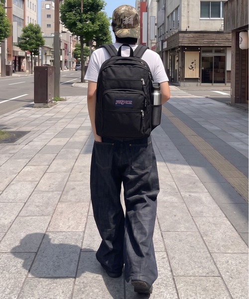 JANSPORT（ジャンスポーツ）の「【JANSPORT/ジャンスポーツ】 BIG STUDENT 34L 大容量リュック PC収納 通勤 通学 マザーズバッグ デイパック 軽量 アウトドア 旅行 ユニセックス（バックパック/リュック・メンズ・ブラック/ネイビー/レッド/ピンク・ONESIZE）」の18枚目の写真
