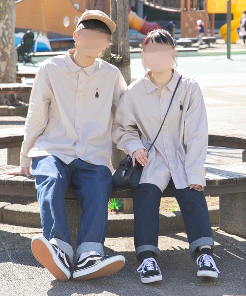 PairPair(ペアペア)の「クマ刺繍ベーシックシャツ(ユニセックス)(シャツ/ブラウス・レディース・オフホワイト/グレイッシュベージュ/グレイッシュブルー・FREE)」の2枚目の写真