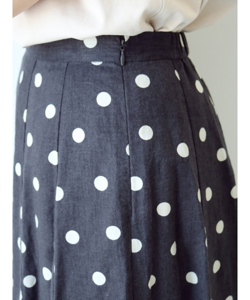 Te chichi（テチチ）の「ドットフレアスカート（スカート・レディース・チャコール/キナリ・ﾌﾘ-）」の7枚目の写真