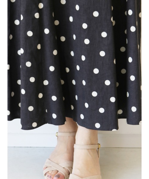 Te chichi（テチチ）の「ドットフレアスカート（スカート・レディース・チャコール/キナリ・ﾌﾘ-）」の8枚目の写真