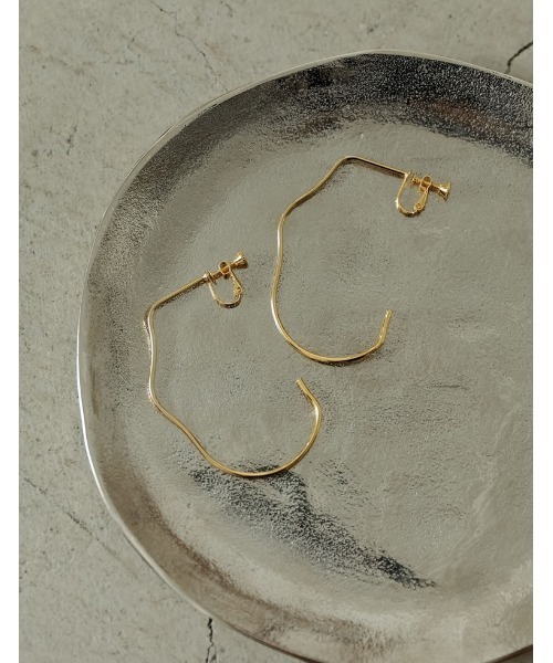 Re:EDIT（リエディ）の「[AnkA moore（アンカムーア）]ニュアンスウェーブイヤリング（イヤリング・レディース・シルバー/ゴールド・FREE）」の2枚目の写真