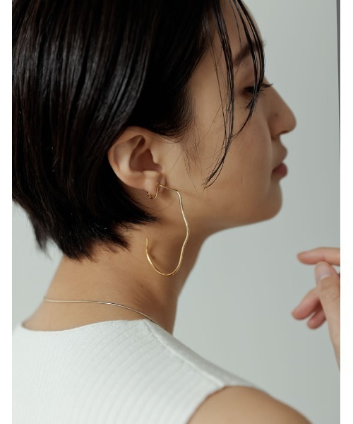 Re:EDIT（リエディ）の「[AnkA moore（アンカムーア）]ニュアンスウェーブイヤリング（イヤリング・レディース・シルバー/ゴールド・FREE）」の4枚目の写真