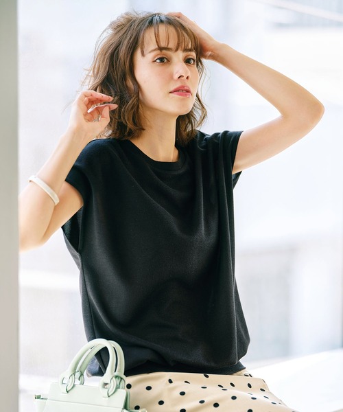 GeeRA(ジーラ)の「すっきりクルーネックカットソートップス(Tシャツ/カットソー・レディース・ブラック/ブルー/モカ/ライトベージュ/ピンク・LARGE/SMALL/X-LARGE/MEDIUM/XX-LARGE)」の2枚目の写真