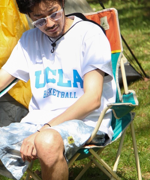 UCLA(ユーシーエルエー)の「カレッジロゴプリント USコットン UCLA ビッグシルエット半袖アソートTシャツ(Tシャツ/カットソー・メンズ・ホワイト/ダークグリーン/ネイビー/ホワイト系/ホワイト系1/ホワイト系2/ホワイト系4/ブラック系/ブラック系2/グリーン系1/グリーン系4/ネイビー系/ネイビー系1/ネイビー系3/ネイビー系4・MEDIUM/LARGE)」の3枚目の写真