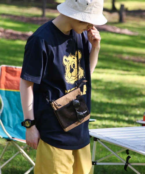 UCLA(ユーシーエルエー)の「カレッジロゴプリント USコットン UCLA ビッグシルエット半袖アソートTシャツ(Tシャツ/カットソー・メンズ・ホワイト/ダークグリーン/ネイビー/ホワイト系/ホワイト系1/ホワイト系2/ホワイト系4/ブラック系/ブラック系2/グリーン系1/グリーン系4/ネイビー系/ネイビー系1/ネイビー系3/ネイビー系4・MEDIUM/LARGE)」の12枚目の写真