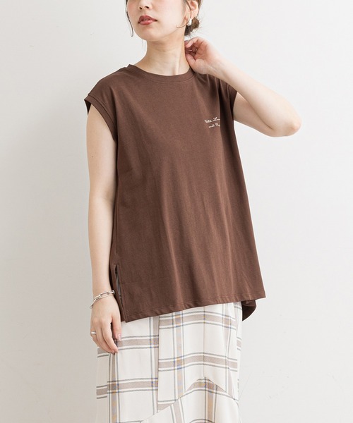 natural couture（ナチュラルクチュール）の「【WEB限定】ハンドライト風メッセージノースリーブT（Tシャツ/カットソー・レディース・ブラック/ブラウン/オフホワイト/ピンク・FREE）」の4枚目の写真