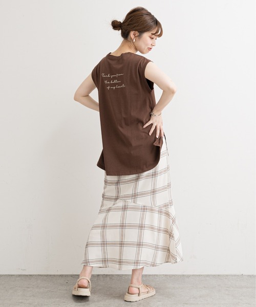 natural couture（ナチュラルクチュール）の「【WEB限定】ハンドライト風メッセージノースリーブT（Tシャツ/カットソー・レディース・ブラック/ブラウン/オフホワイト/ピンク・FREE）」の16枚目の写真