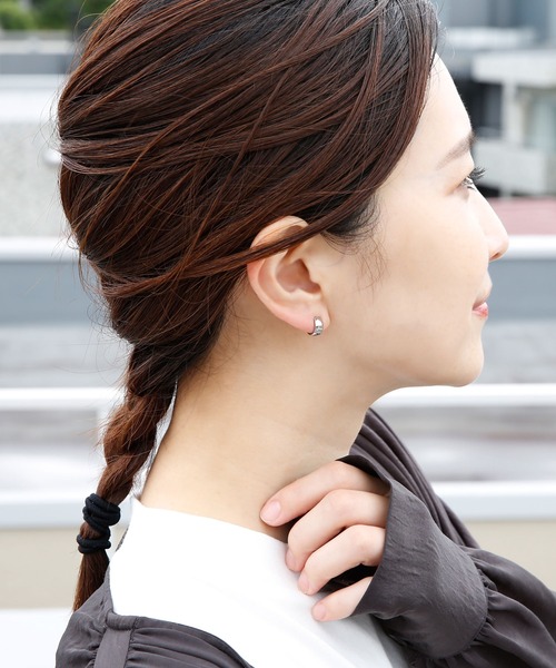 colleca la(コレカラ)の「miniループフィット・プランプフープイヤリング(イヤリング・レディース・シルバー/ゴールド/ピンクゴールド・フリ-)」の6枚目の写真