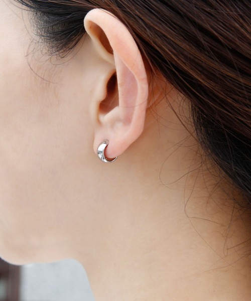 colleca la(コレカラ)の「miniループフィット・プランプフープイヤリング(イヤリング・レディース・シルバー/ゴールド/ピンクゴールド・フリ-)」の12枚目の写真