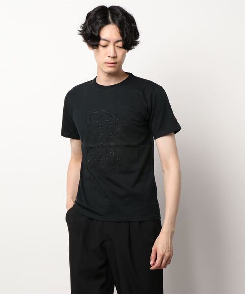 CERCA(チェルカ)の「RM/モノグラムベア刺繍クルーネック半袖Tシャツ(Tシャツ/カットソー・メンズ・ホワイト/ブラック/ホワイト系その他/ブラック系その他・MEDIUM/LARGE/X-LARGE)」の1枚目の写真