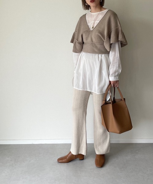 y/m by misato(イムバイミサト)の「幾何学柄ジャガードフレアパンツ(その他パンツ・レディース・ブラック/ベージュ・FREE)」の6枚目の写真