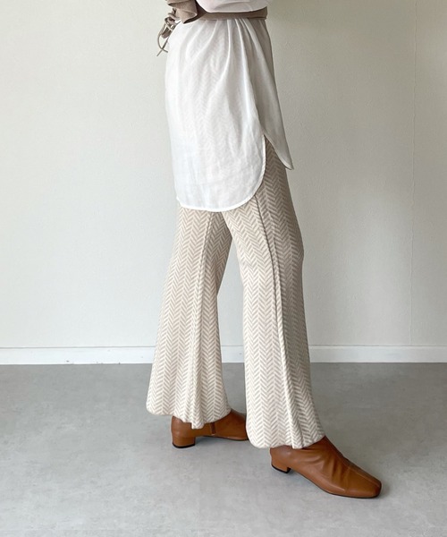 y/m by misato(イムバイミサト)の「幾何学柄ジャガードフレアパンツ(その他パンツ・レディース・ブラック/ベージュ・FREE)」の13枚目の写真