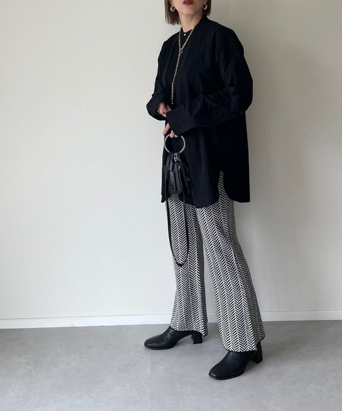 y/m by misato(イムバイミサト)の「幾何学柄ジャガードフレアパンツ(その他パンツ・レディース・ブラック/ベージュ・FREE)」の3枚目の写真
