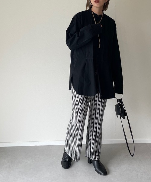 y/m by misato(イムバイミサト)の「幾何学柄ジャガードフレアパンツ(その他パンツ・レディース・ブラック/ベージュ・FREE)」の16枚目の写真