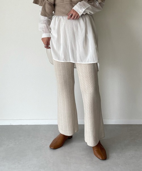 y/m by misato(イムバイミサト)の「幾何学柄ジャガードフレアパンツ(その他パンツ・レディース・ブラック/ベージュ・FREE)」の15枚目の写真