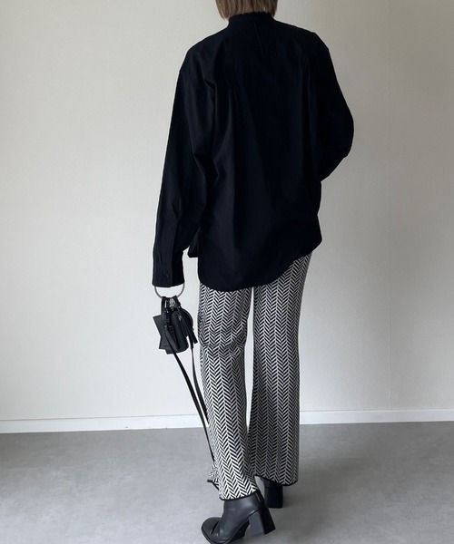 y/m by misato(イムバイミサト)の「幾何学柄ジャガードフレアパンツ(その他パンツ・レディース・ブラック/ベージュ・FREE)」の9枚目の写真