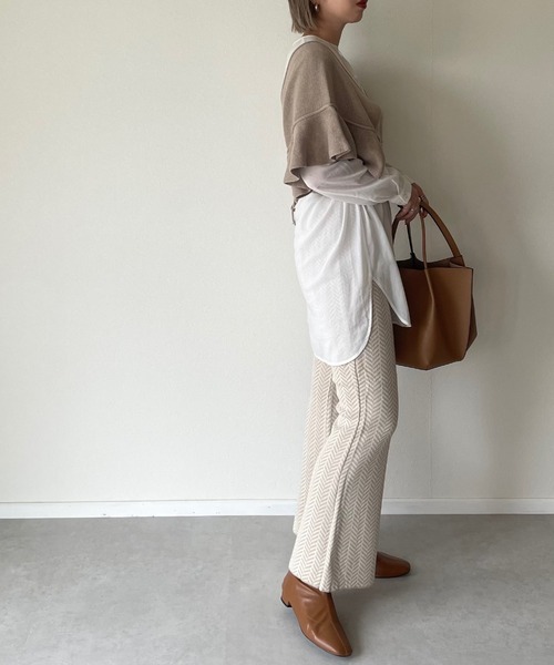 y/m by misato(イムバイミサト)の「幾何学柄ジャガードフレアパンツ(その他パンツ・レディース・ブラック/ベージュ・FREE)」の4枚目の写真