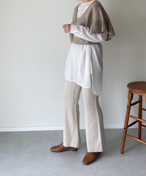 y/m by misato(イムバイミサト)の「幾何学柄ジャガードフレアパンツ(その他パンツ・レディース・ブラック/ベージュ・FREE)」の10枚目の写真