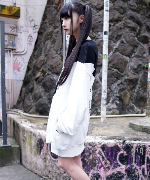 TRAVAS TOKYO（トラバス トウキョウ）の「『TRAVAS TOKYO/トラバス トーキョー』Cherub Bi-color PO/オーバーサイズ バイカラープルオーバー スウェットシャツ（スウェット・レディース・ブラック×グレー/ブラック×ホワイト・FREE）」の7枚目の写真