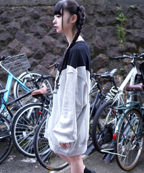 TRAVAS TOKYO（トラバス トウキョウ）の「『TRAVAS TOKYO/トラバス トーキョー』Cherub Bi-color PO/オーバーサイズ バイカラープルオーバー スウェットシャツ（スウェット・レディース・ブラック×グレー/ブラック×ホワイト・FREE）」の11枚目の写真