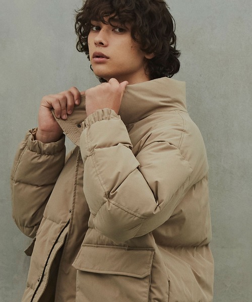 Revo.(レボ)の「Revo. DACRON 機能中綿 ショート丈 スタンドカラーブルゾン 21AW(ダウンジャケット/コート・メンズ・ブラック/ベージュ/オリーブ・1/2)」の4枚目の写真