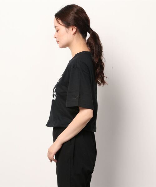 Reebok(リーボック)の「クラシックス グラフィック Tシャツ / Classics Graphic T-Shirt(Tシャツ/カットソー・レディース・ブラック×ブラック・MEDIUM/SMALL/LARGE/X-LARGE)」の6枚目の写真