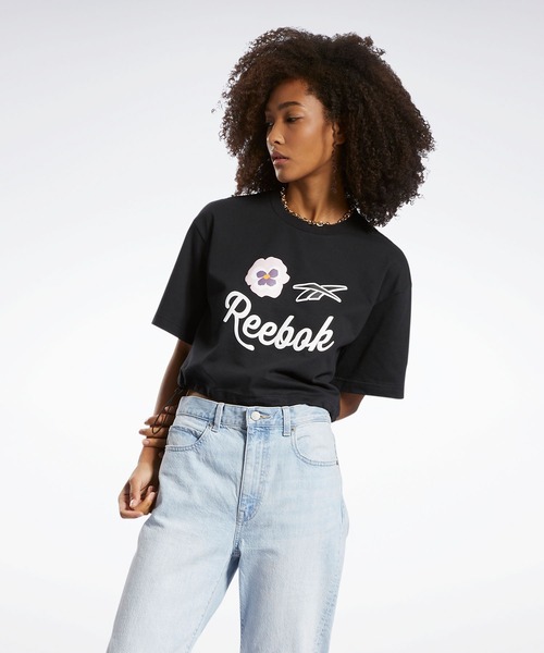 Reebok(リーボック)の「クラシックス グラフィック Tシャツ / Classics Graphic T-Shirt(Tシャツ/カットソー・レディース・ブラック×ブラック・MEDIUM/SMALL/LARGE/X-LARGE)」の1枚目の写真
