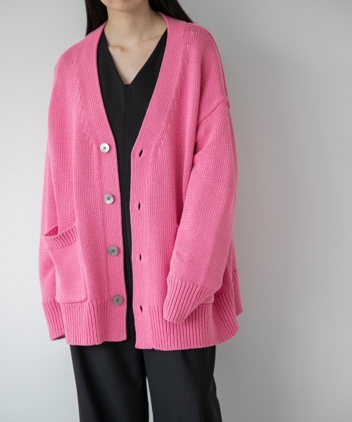 yuw（ユウ）の「UNISEX BIG CARDIGAN　217881（カーディガン/ボレロ・レディース・アイボリー/ブラック/ブルー/ピンク・FREE）」の4枚目の写真