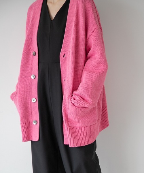 yuw（ユウ）の「UNISEX BIG CARDIGAN　217881（カーディガン/ボレロ・レディース・アイボリー/ブラック/ブルー/ピンク・FREE）」の6枚目の写真
