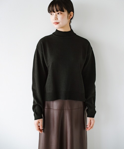 haco!（ハコ）の「パッと着て今っぽかわいい！バランスよく見える短め丈のシンプルモックネックニット（ニット/セーター・レディース・ブラック/ライトブラウン/レンガ・SMALL/MEDIUM/LARGE/X-LARGE）」の10枚目の写真