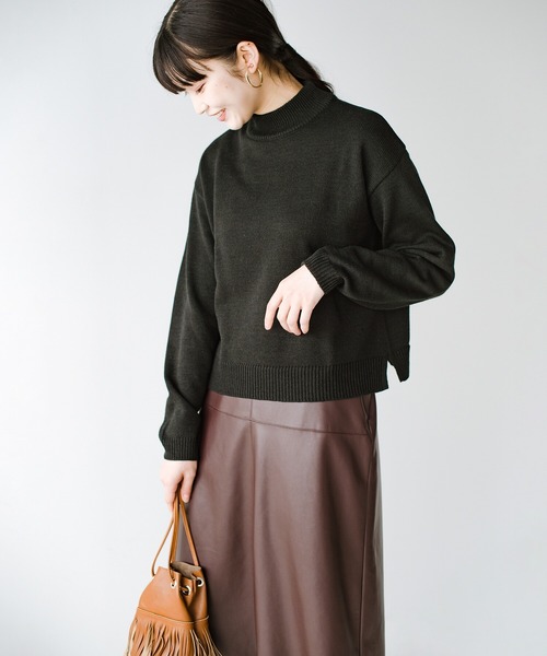 haco!（ハコ）の「パッと着て今っぽかわいい！バランスよく見える短め丈のシンプルモックネックニット（ニット/セーター・レディース・ブラック/ライトブラウン/レンガ・SMALL/MEDIUM/LARGE/X-LARGE）」の16枚目の写真