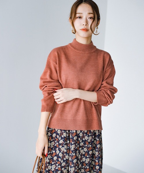 haco!（ハコ）の「パッと着て今っぽかわいい！バランスよく見える短め丈のシンプルモックネックニット（ニット/セーター・レディース・ブラック/ライトブラウン/レンガ・SMALL/MEDIUM/LARGE/X-LARGE）」の7枚目の写真