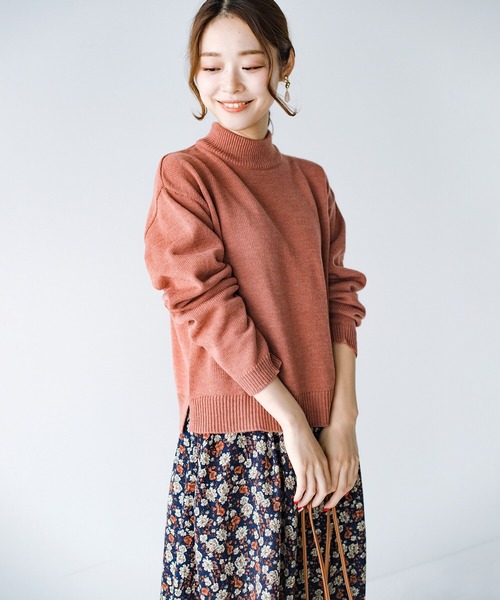 haco!（ハコ）の「パッと着て今っぽかわいい！バランスよく見える短め丈のシンプルモックネックニット（ニット/セーター・レディース・ブラック/ライトブラウン/レンガ・SMALL/MEDIUM/LARGE/X-LARGE）」の13枚目の写真