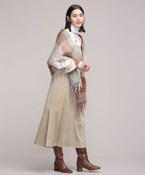 NANO universe（ナノユニバース）の「ベロアキャミワンピース（ワンピース・レディース・ベージュ/チャコール・38/36）」の4枚目の写真