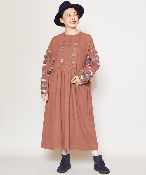 オルテガ柄刺繍ワンピース ワンピース ワンピース Yul チャイハネ チャイハネ のファッション ワンピース ドレス チャイハネ