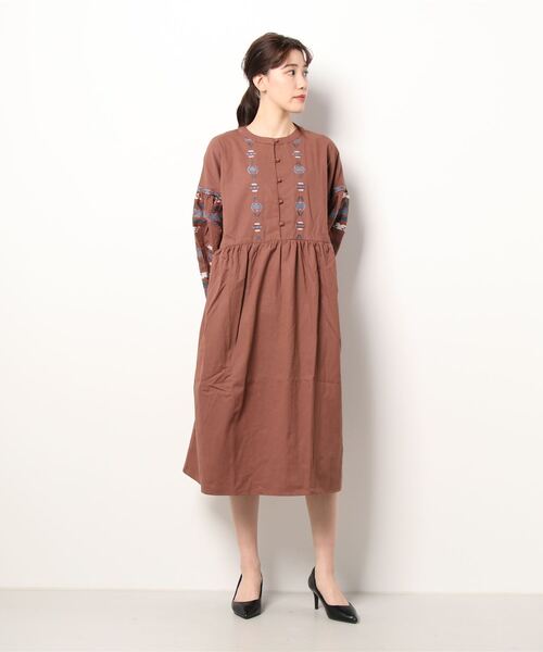 チャイハネ(チャイハネ)の「【チャイハネ】yul オルテガ柄刺繍ワンピース(ワンピース・レディース・ホワイト/ブラウン/グリーン・FREE)」の4枚目の写真