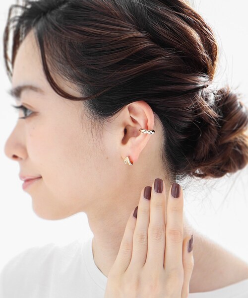 COCOSHNIK(ココシュニック)の「K10ホロウ フープピアス(ピアス(両耳用)・レディース・ホワイト系その他7・00)」の4枚目の写真