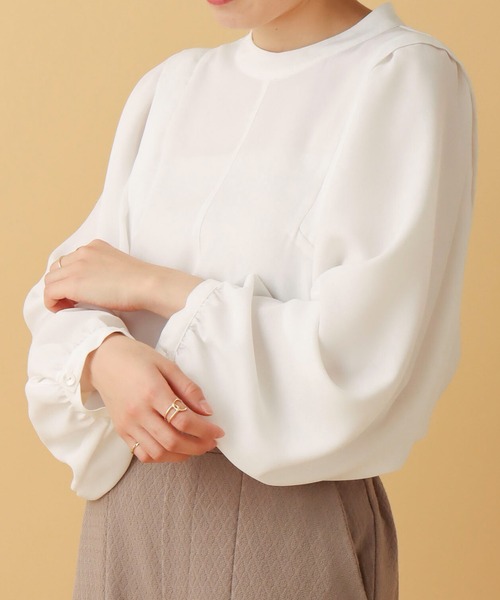 libelle more（リベル モア）の「ショルダータックブラウス（シャツ/ブラウス・レディース・ブラック/ベージュ/オフホワイト・M/L）」の2枚目の写真